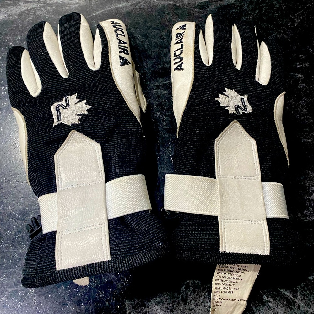 Women's Black and White Insulated Ski Gloves